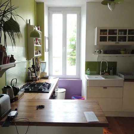 Grande Dans Maison De Centre Ville *